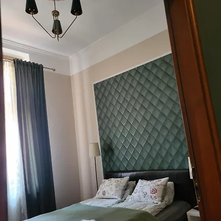 Charlotte Apartment *